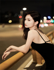 《97蜜桃小说-欧洲女RAPPER潮水大豆电视》